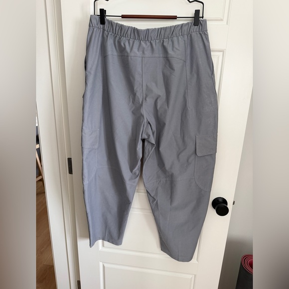 Lululemon Light Utilitech Cargo Pocket High-Rise Pant - Rhino Grey - Picture 3 of 7